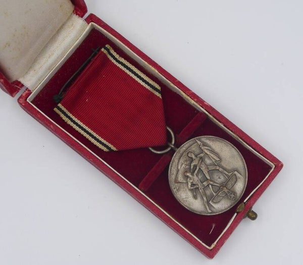 Cased 13. March 1938 Austrian annexation medal by Hauptmünzamt Wien