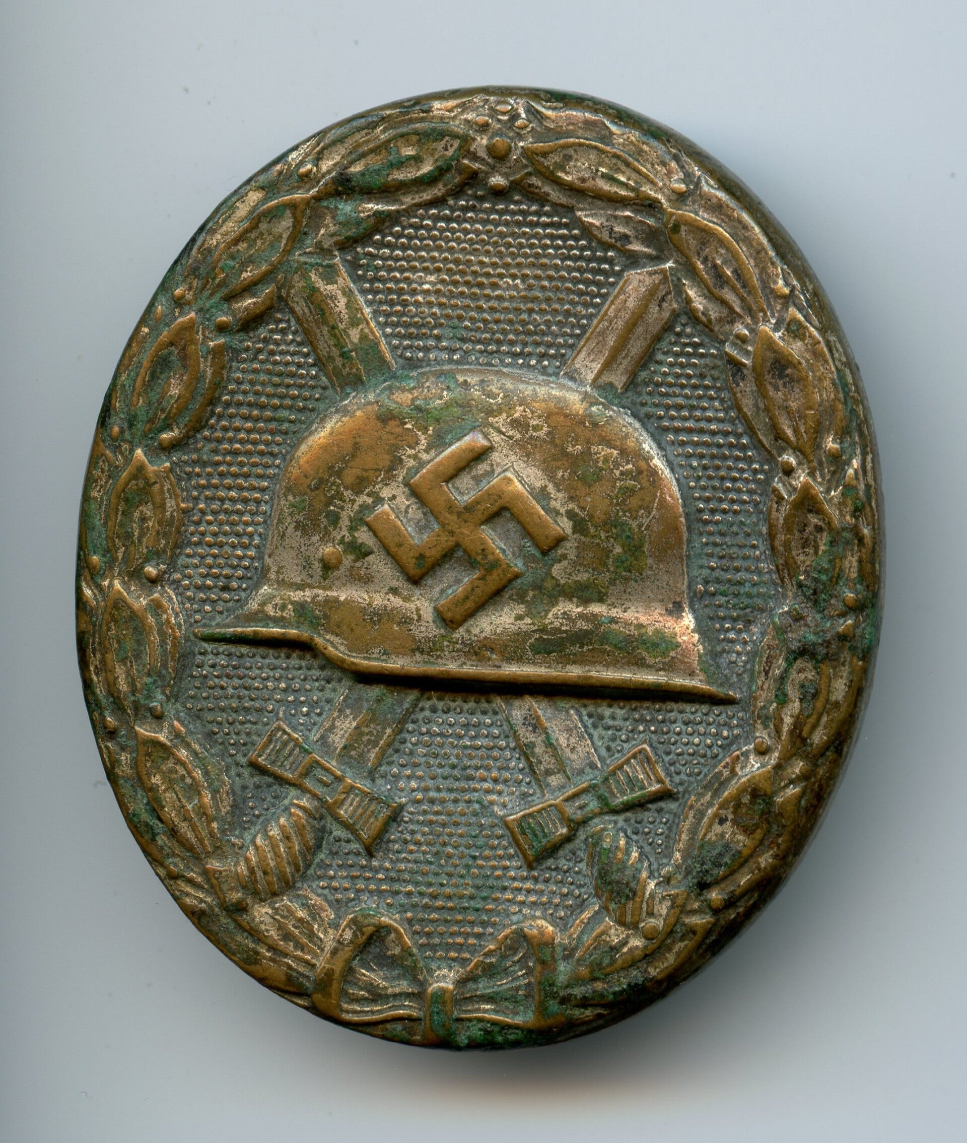 Wound badge in Silver ‘Übergroße’ Variant by Deschler/Wiedmann