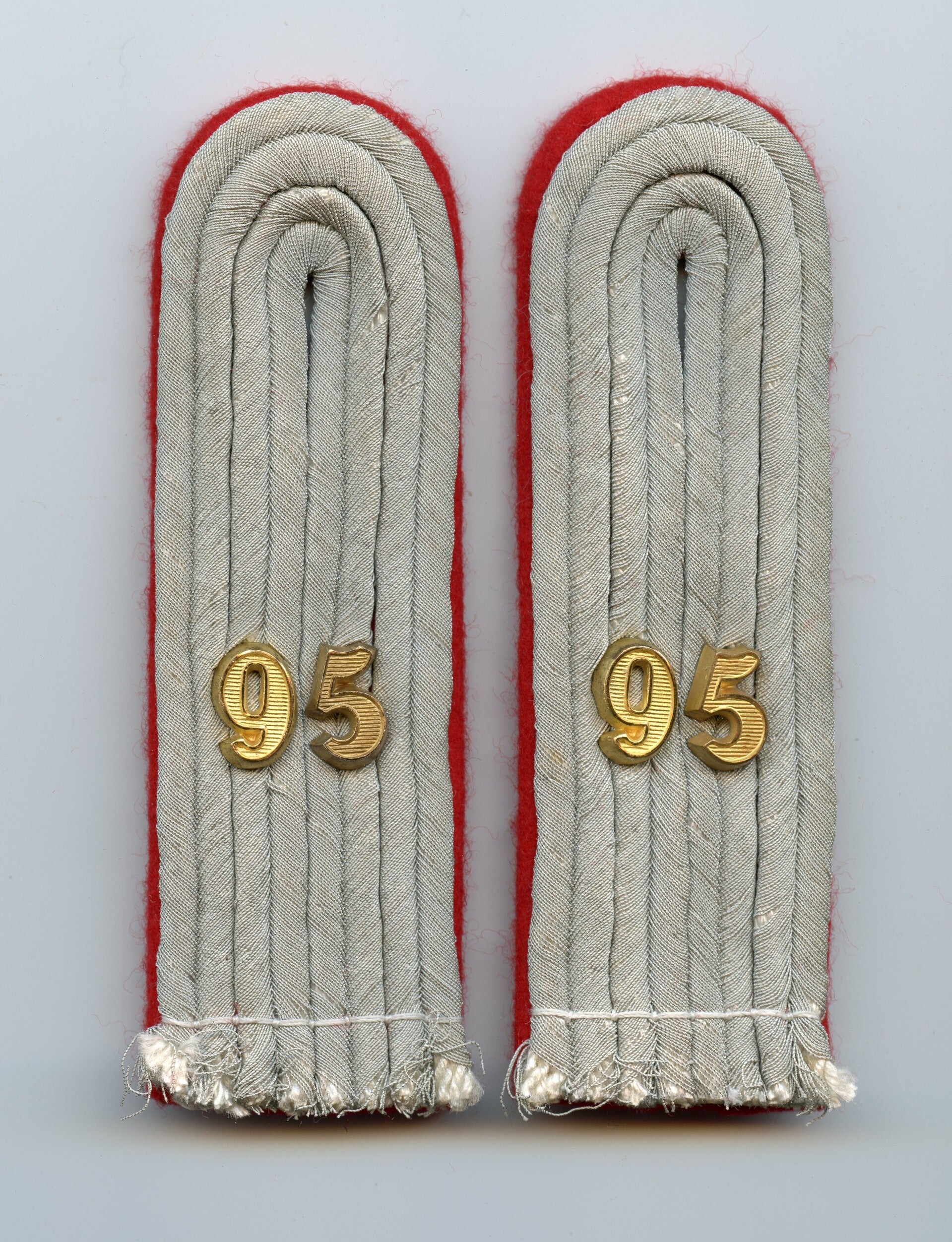Artillery Shoulder Boards for a Leutnant of "Gebirgs-Artillerie-Regiment 95"