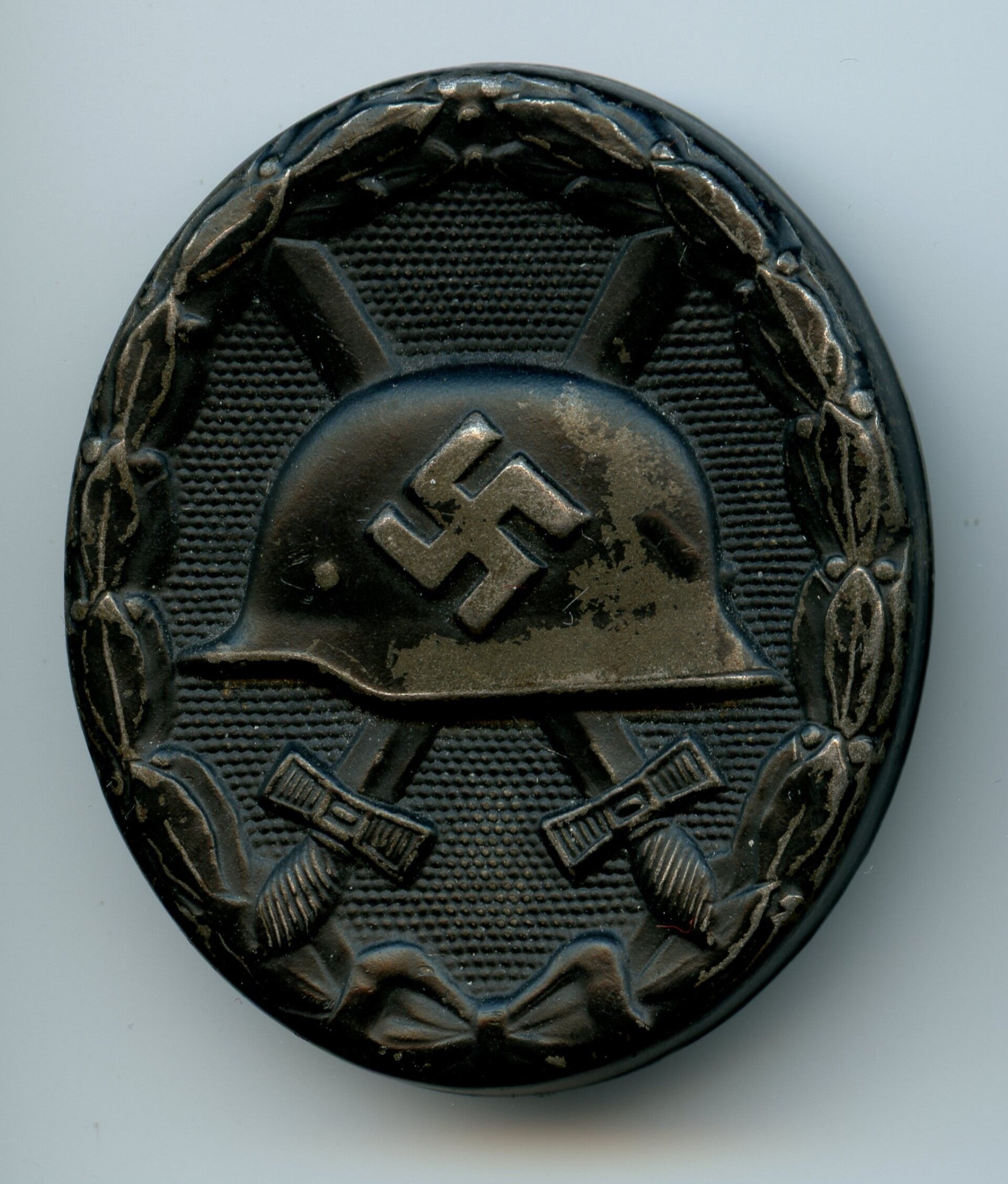 Wound badge in black "16" by Alois Rettenmaier