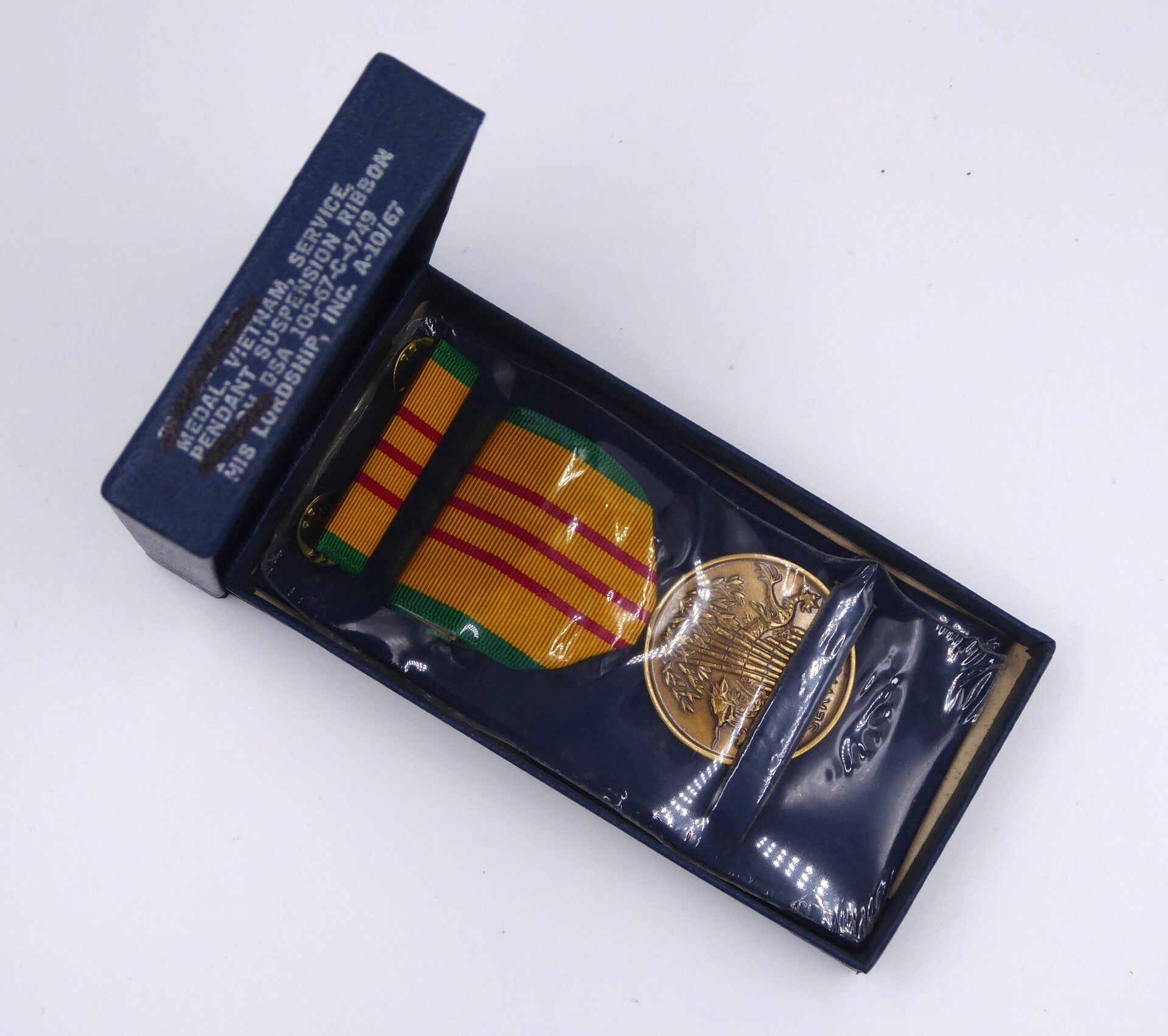 MINT Vietnam Era Cased Vietnam Service Medal (His Lordship Products 1967)