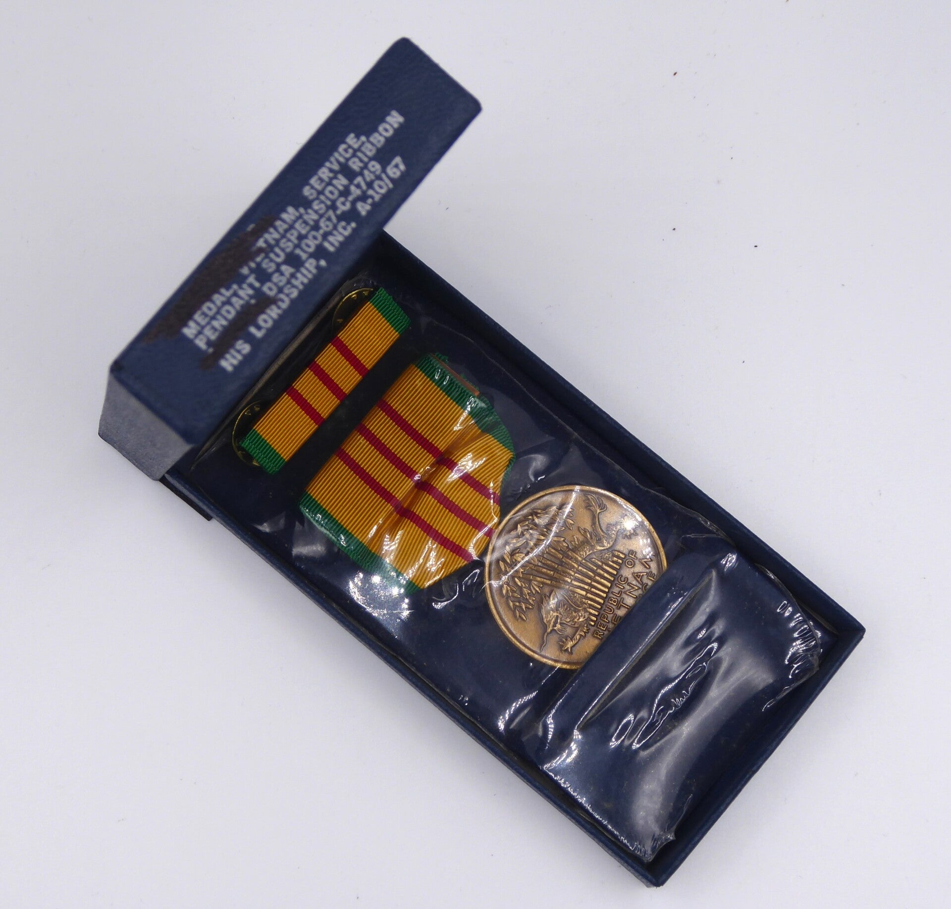 MINT Vietnam Era Cased Vietnam Service Medal (His Lordship Products 1967)
