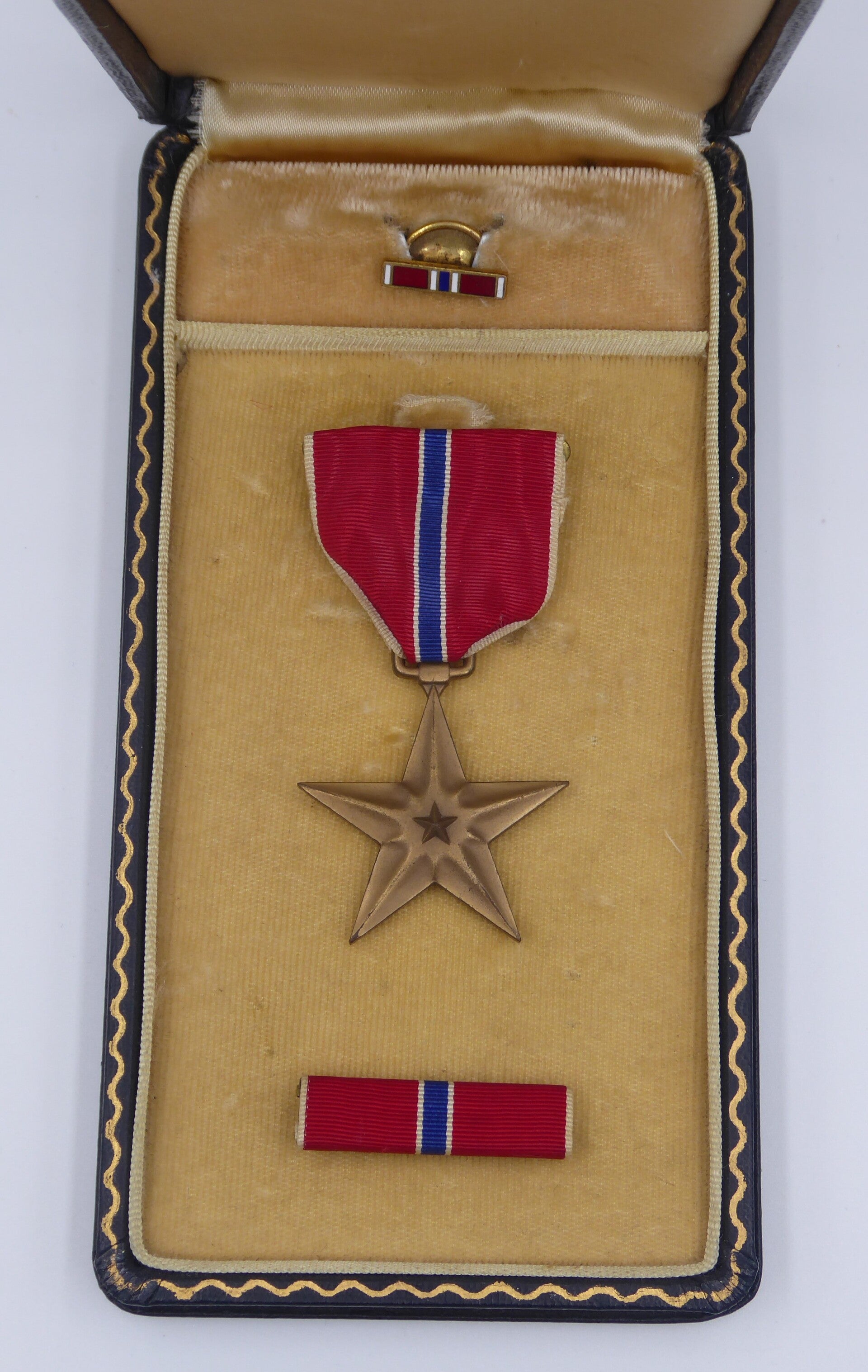 ww2-cased-bronze-star-medal-chasing-militaria