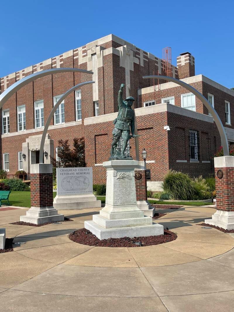 Jonesboro - in memory off, fallen soldiers...