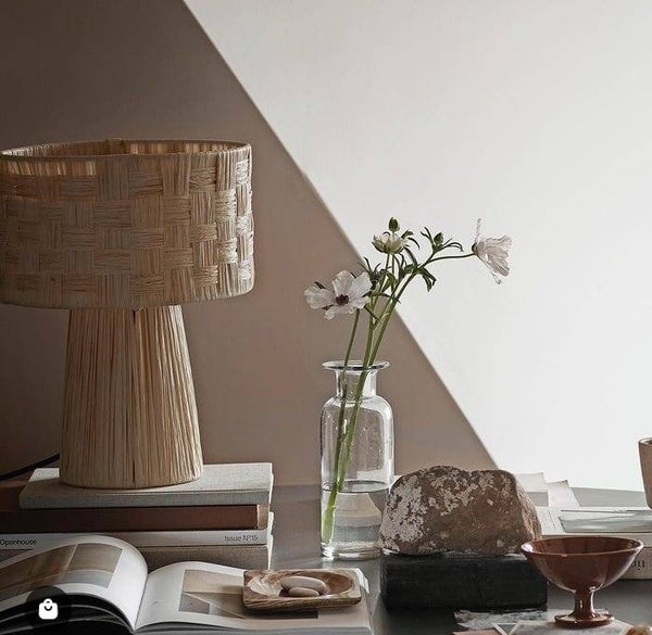 Lampe à poser avec abat jour en raphia