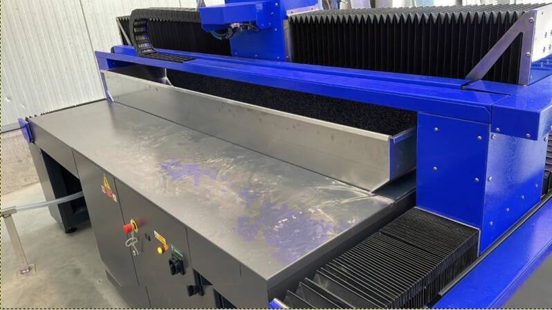 Schaltschrank, wasserstrahlschneidanlage, integriert, rückseitig, leicht bedienbar