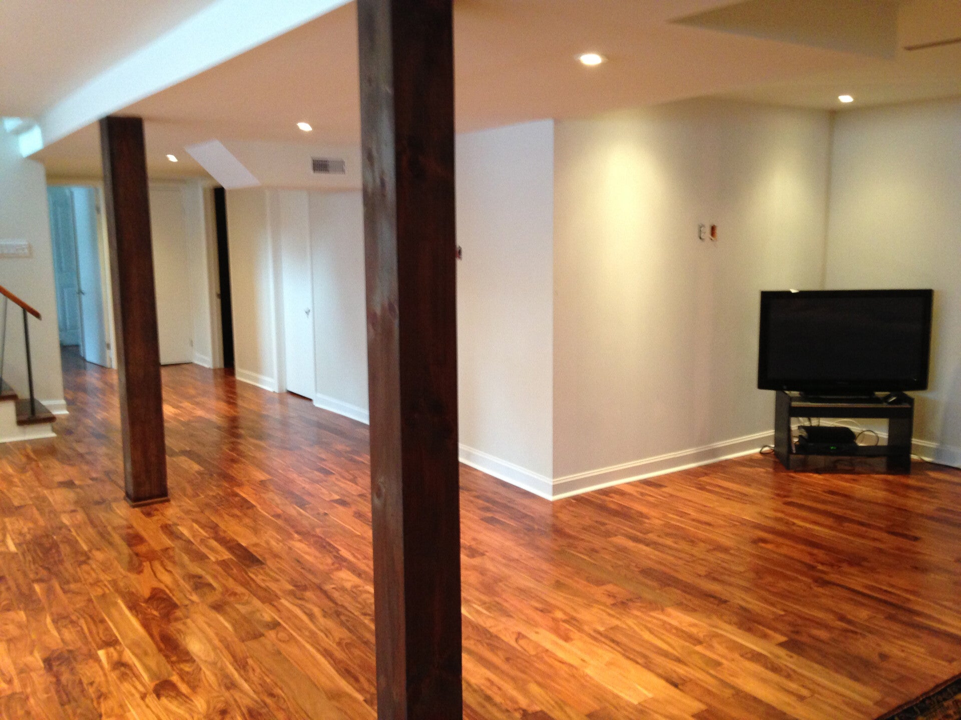 Décaissement et aménagement de sous-sol habitable : isolation, étanchéité, chauffage au sol et VMC par Technobat Rénovations en Île-de-France.