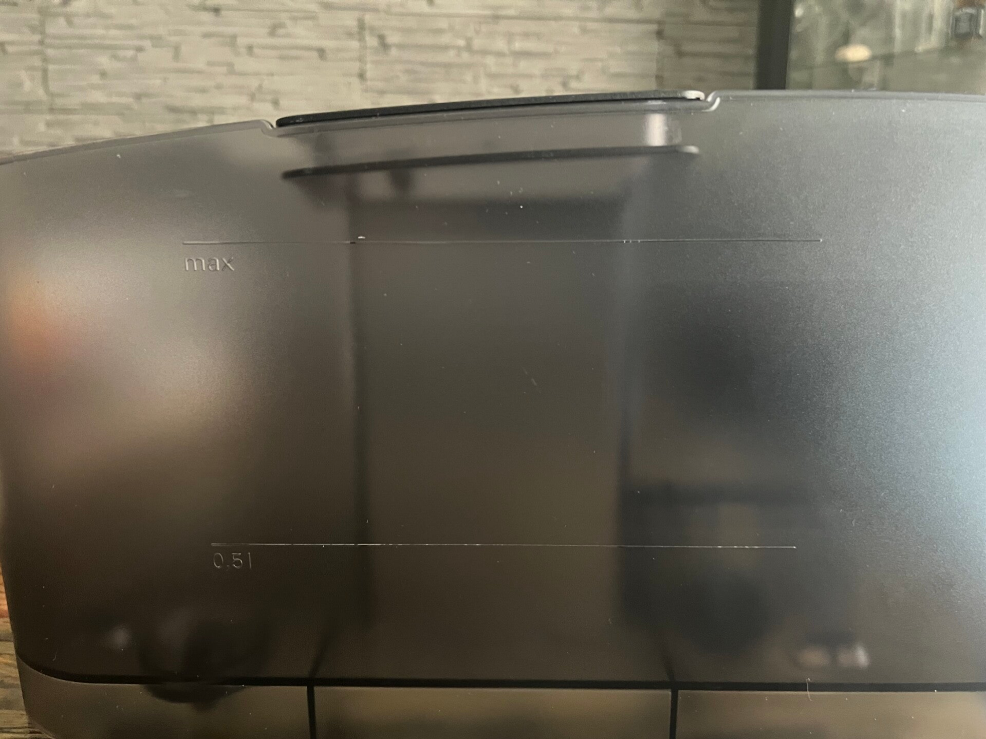 Kaffeevollautomat Siemens EQ 6-Wassertank mit Griff.