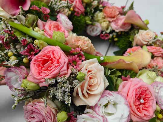 Rouwkrans: Surrounding love