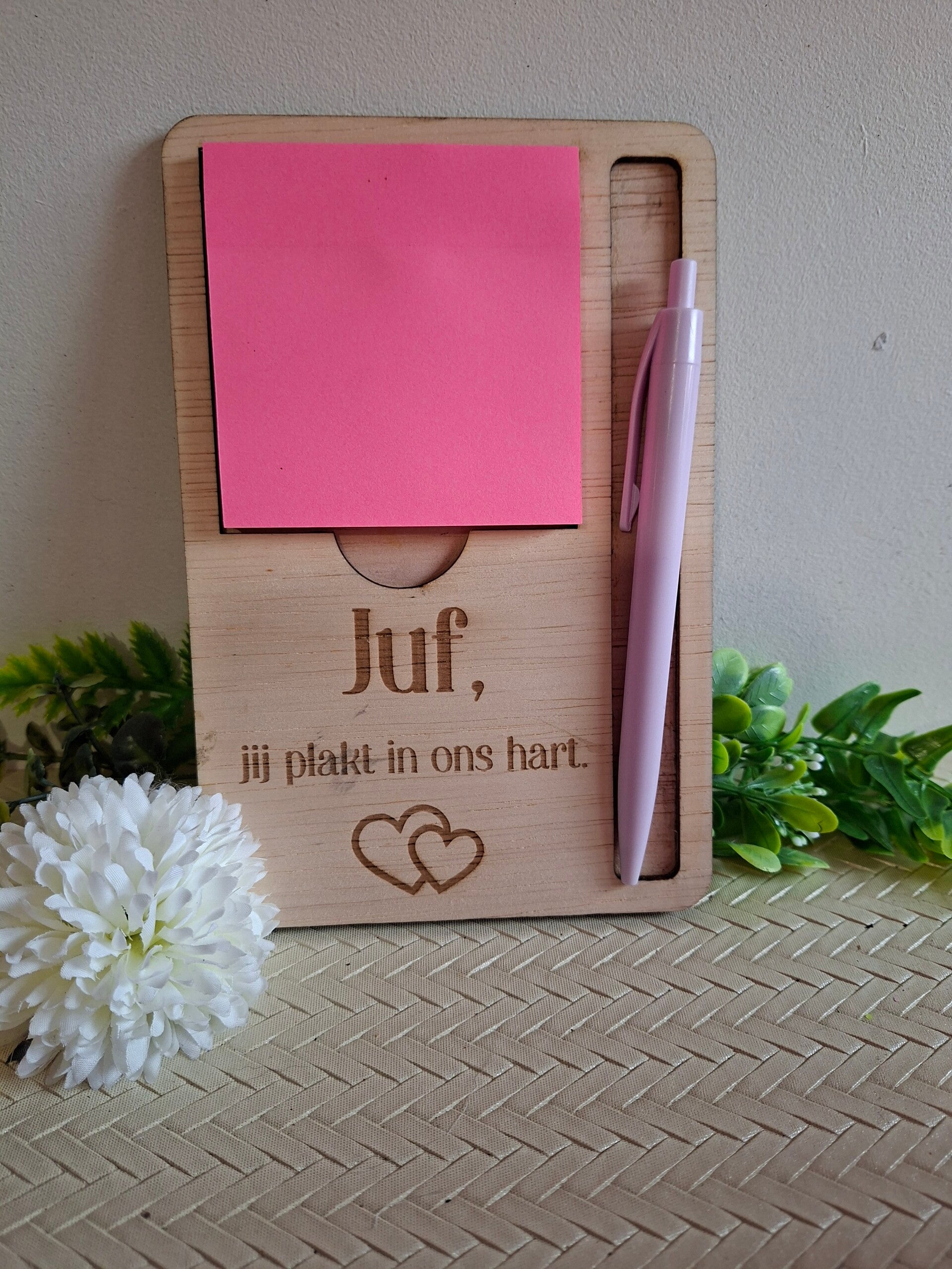 ✏️📒 Houten post-it houder met pen – Voor de liefste juf of meester