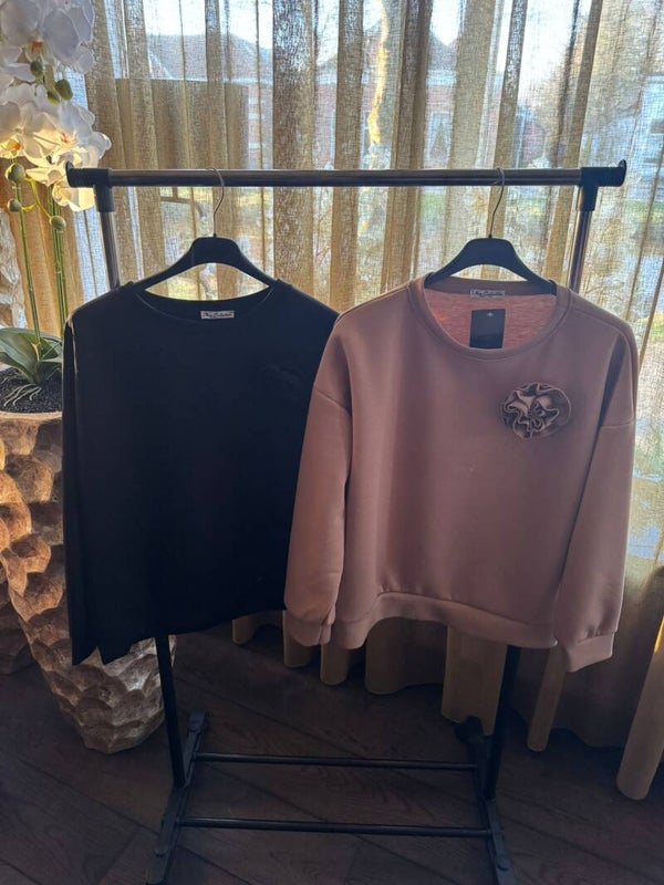 Sweater roses 2 kleuren verkrijgbaar