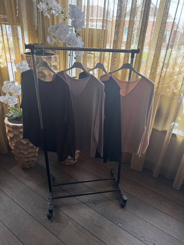 Effen trui met v hals 4 kleuren verkrijgbaar