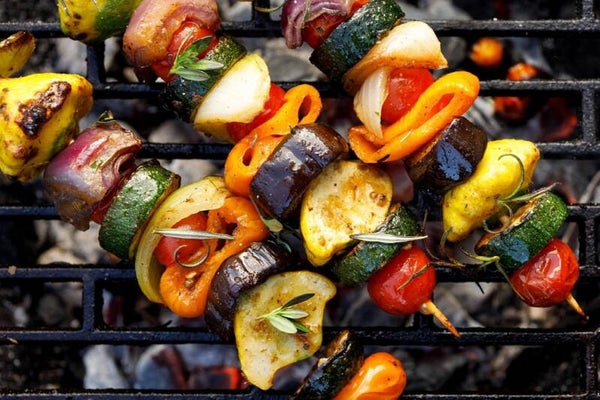 BBQ kids 2 stukken veggie met groentjes en saus.