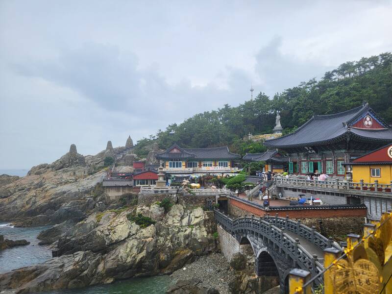 busan pusan korea corée du sud Haedong Yonggungsa temple bouddha