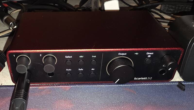 focusrite-scarlett-2i2-4th-gen-standard.jpg