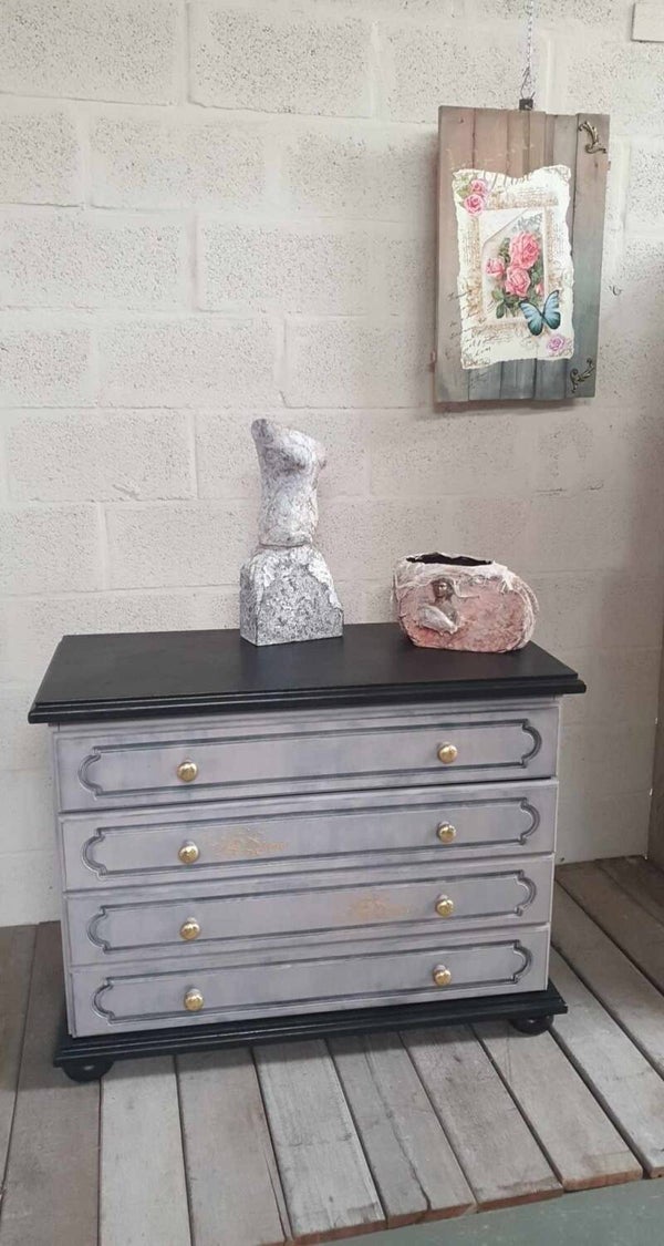 landelijke ladenkast 195 €