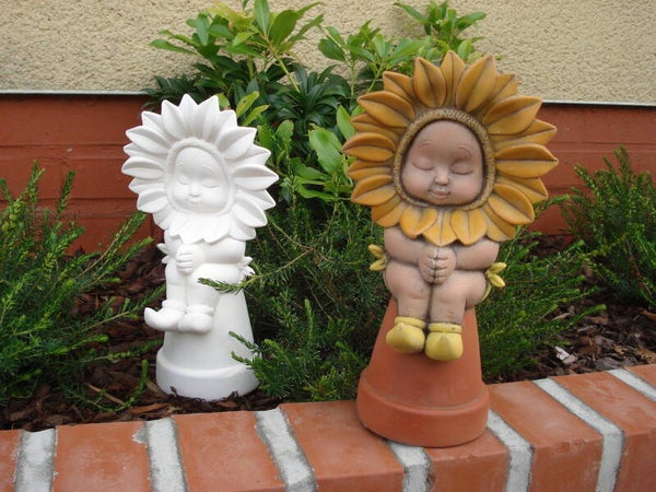 Sunflowerbaby praying