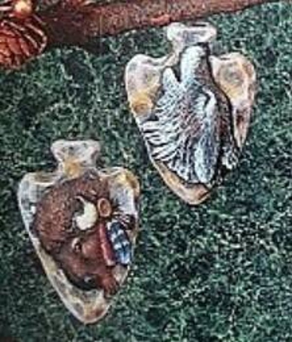 2 native ornamenten speerpunt:wolf;buffel