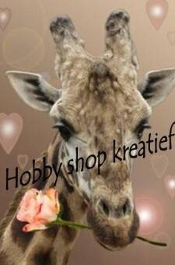 SS 0196 Giraffe met bloem
