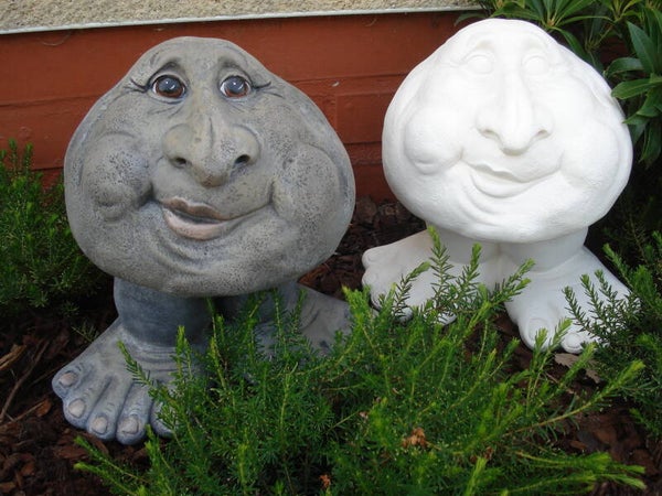 Curley steen met voeten