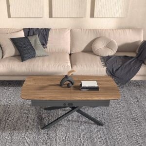 Mesa de comedor en tienda de muebles en Nerja