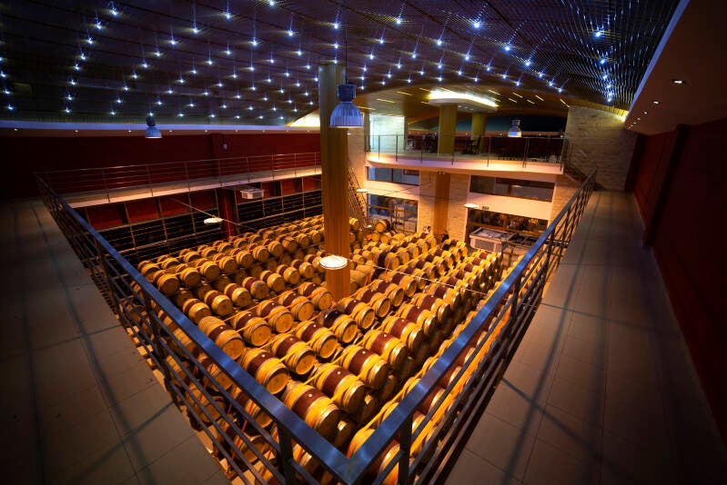 Budureasca combineert oude wijngeschiedenis met moderne vinificatietechnieken en passie voor kwaliteit, waardoor elke fles een expressie is van het terroir en de expertise van de wijnmaker.