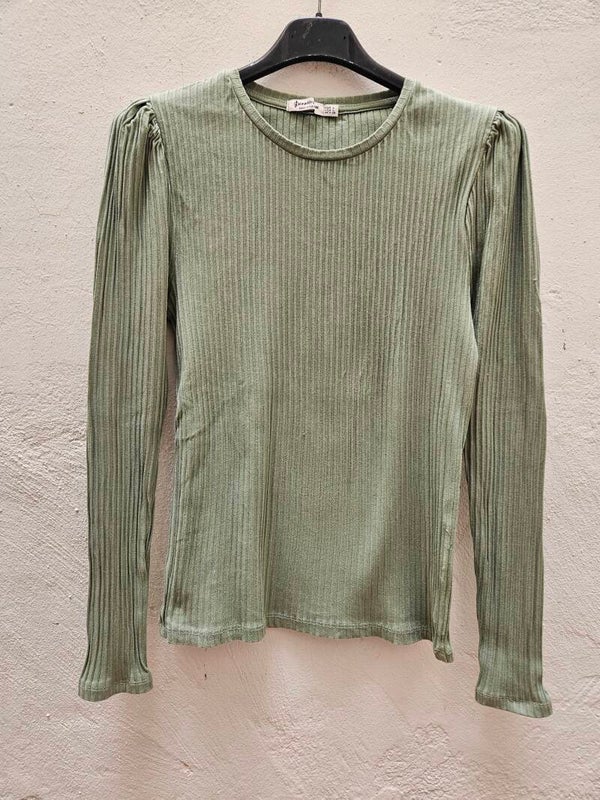 Camiseta verde de manga larga tipo canale talla L de Stradivarius