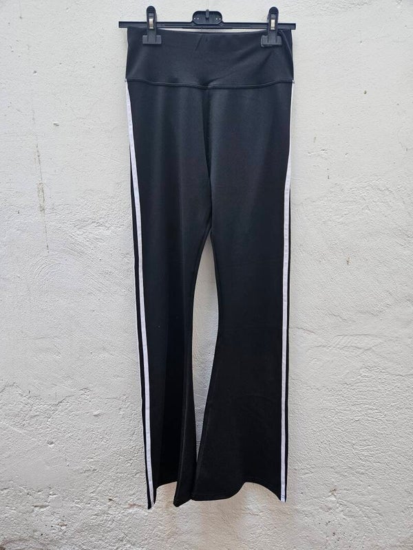 Legging negro de campana con franja blanca talla M de Shein nuevos