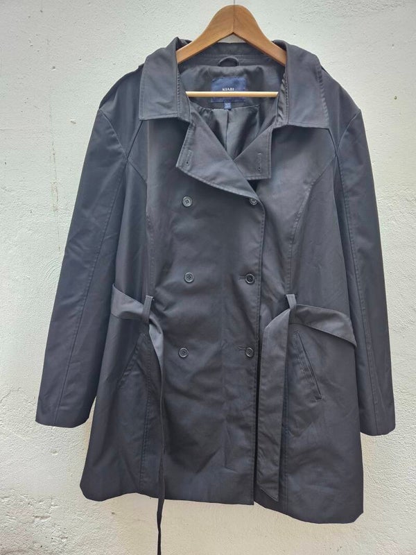 Chaqueta negra tipo gabardina con cinturón talla 54-56 de Kiabi