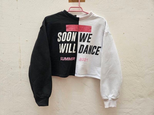 Sudadera corta blanca y negra talla S de Inside