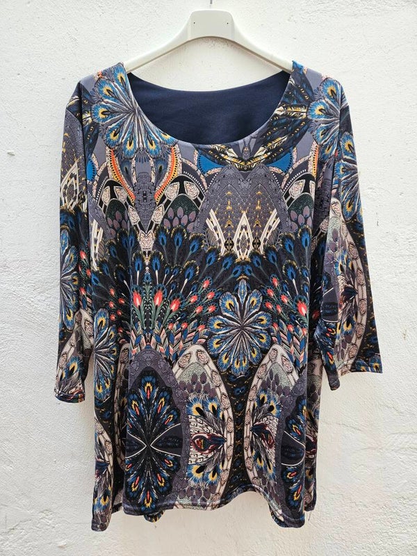 Camiseta oscura estampada manga 3/4 talla XL