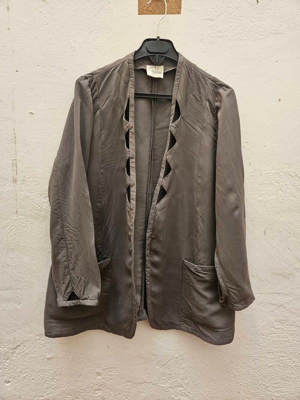 Blazer gris abierto con detalles talla L de Purificación Garcia