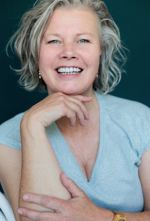 Hallo ik ben Nadia Remans, FKC-hulpverlener en complementaire therapeut. In mijn gezondheidspraktijk begeleid ik je met het verbeteren van je gezondheid en het behalen van je doelen. Ik kijk ernaar uit je te ontmoeten.