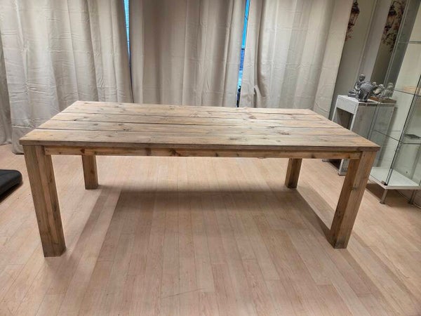 Steigerhouten tafel