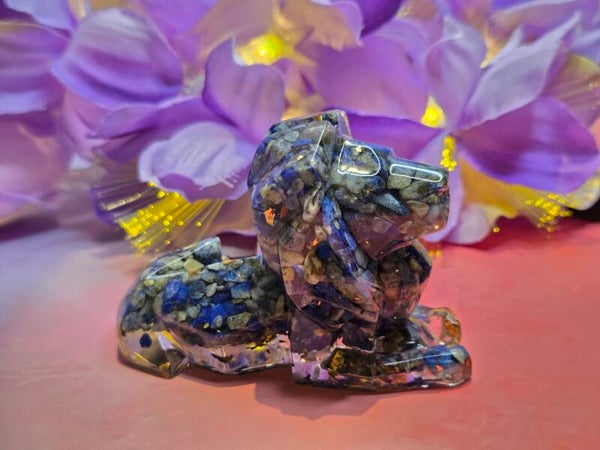 Lapis lazuli in epoxy leeuw
