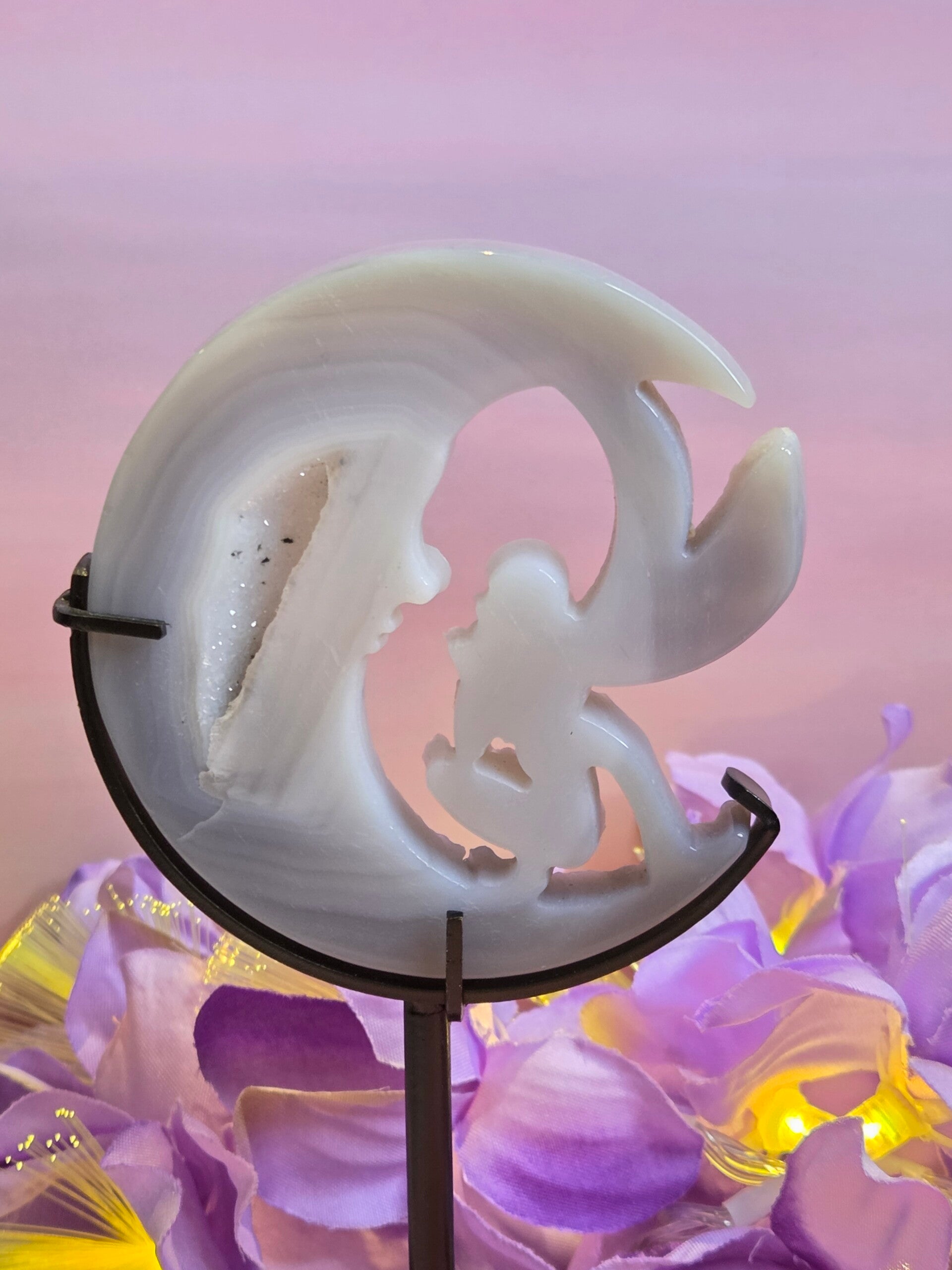 Agaat elf op maan sculptuur met houder