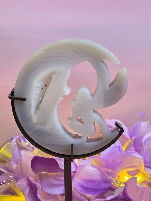 Agaat elf op maan sculptuur met houder