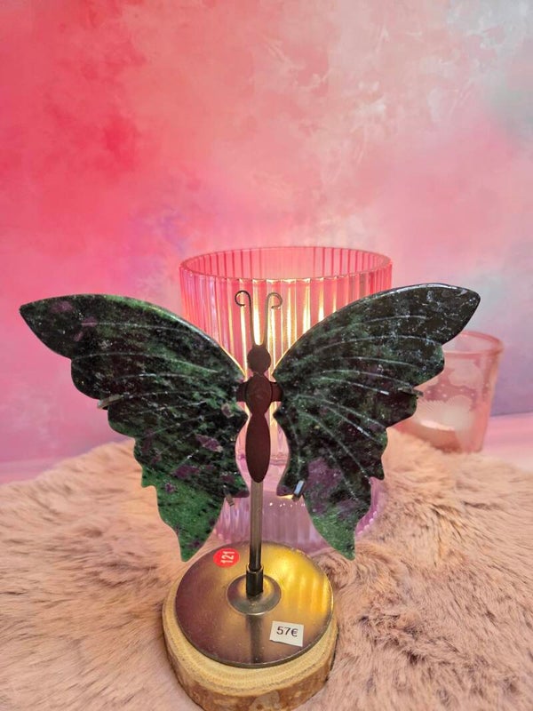 Zoïsiet met robijn vlinder - op staander