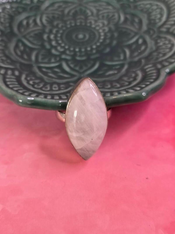 Regenboogmaansteen ring