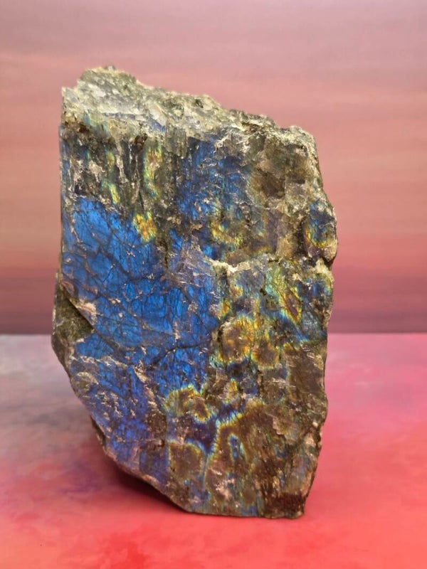 Labradoriet ruw sculptuur