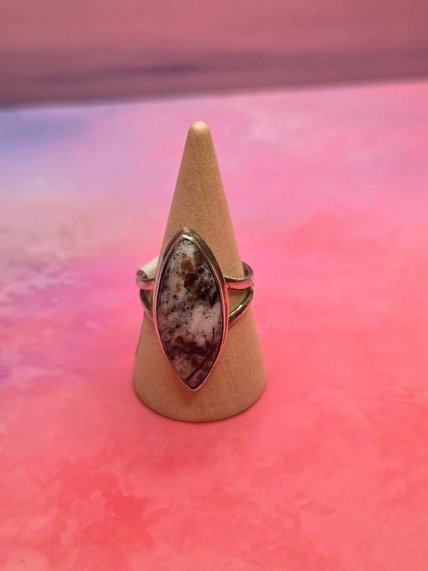 Astrofylliet ruwe ring