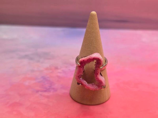 Agaat geverfde ring - Geode met kristallisatie