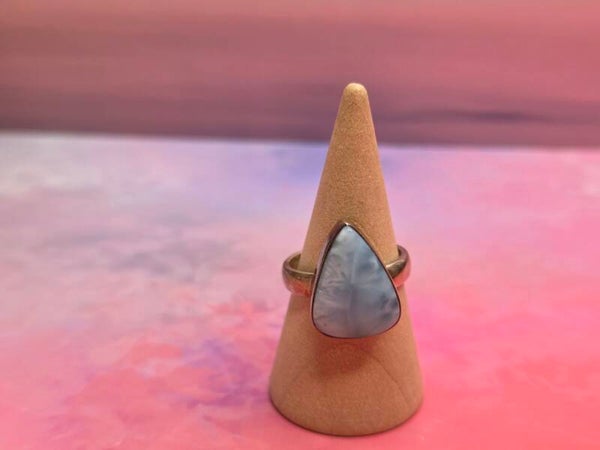 Blauwe owyhee opaal ring