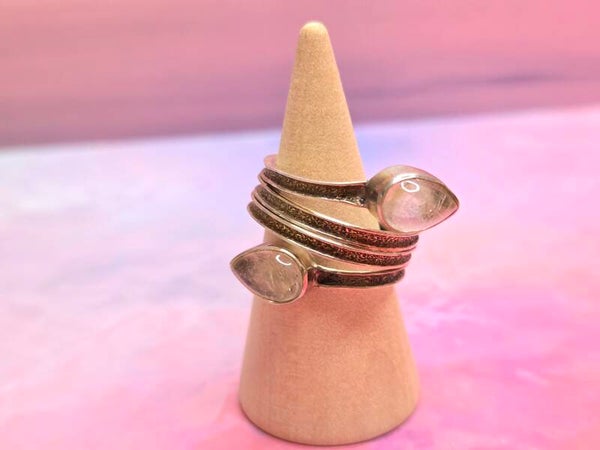 Regenboogmaansteen ring duo