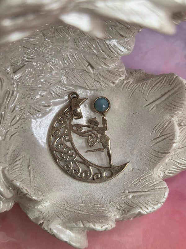 Larimar hangertje - Elfje op maan