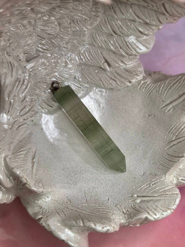 Pyriet obelisk hanger met slotje