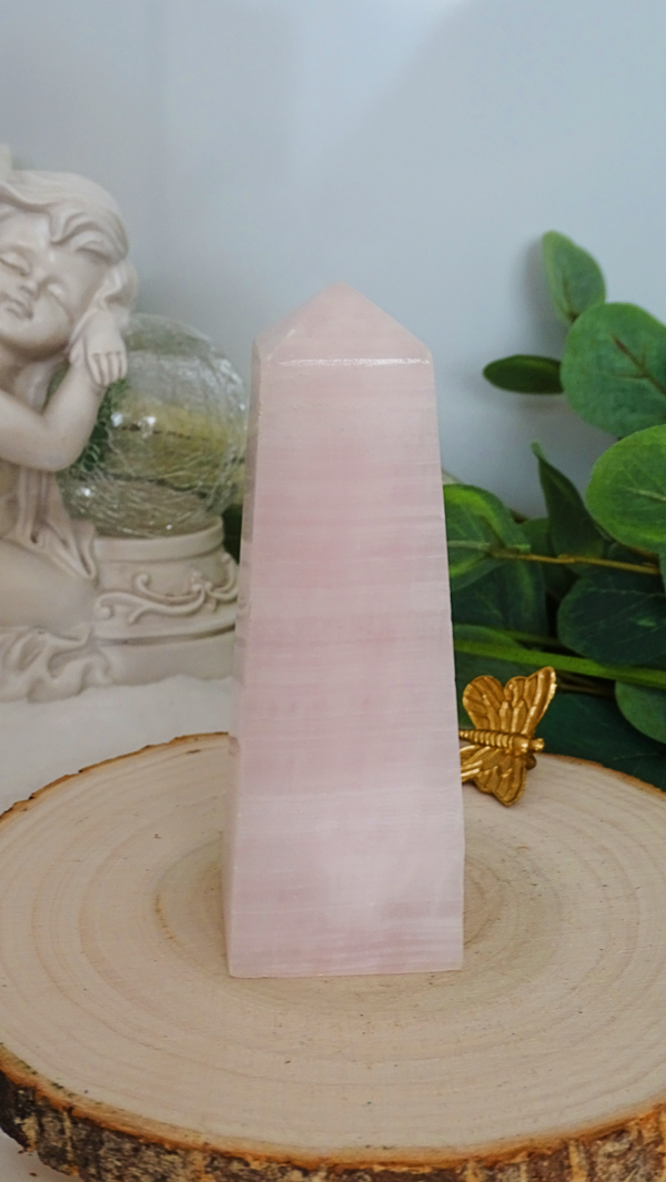 Mangano calciet obelisk