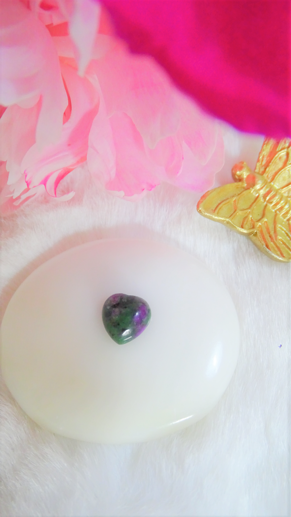 Robijn in zoisiet mini hartje