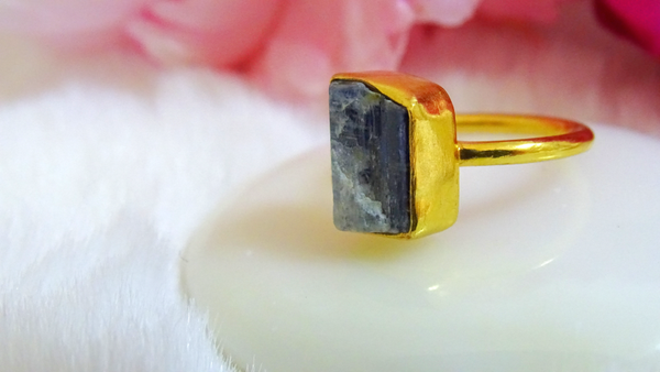 Kyaniet goldplated ring