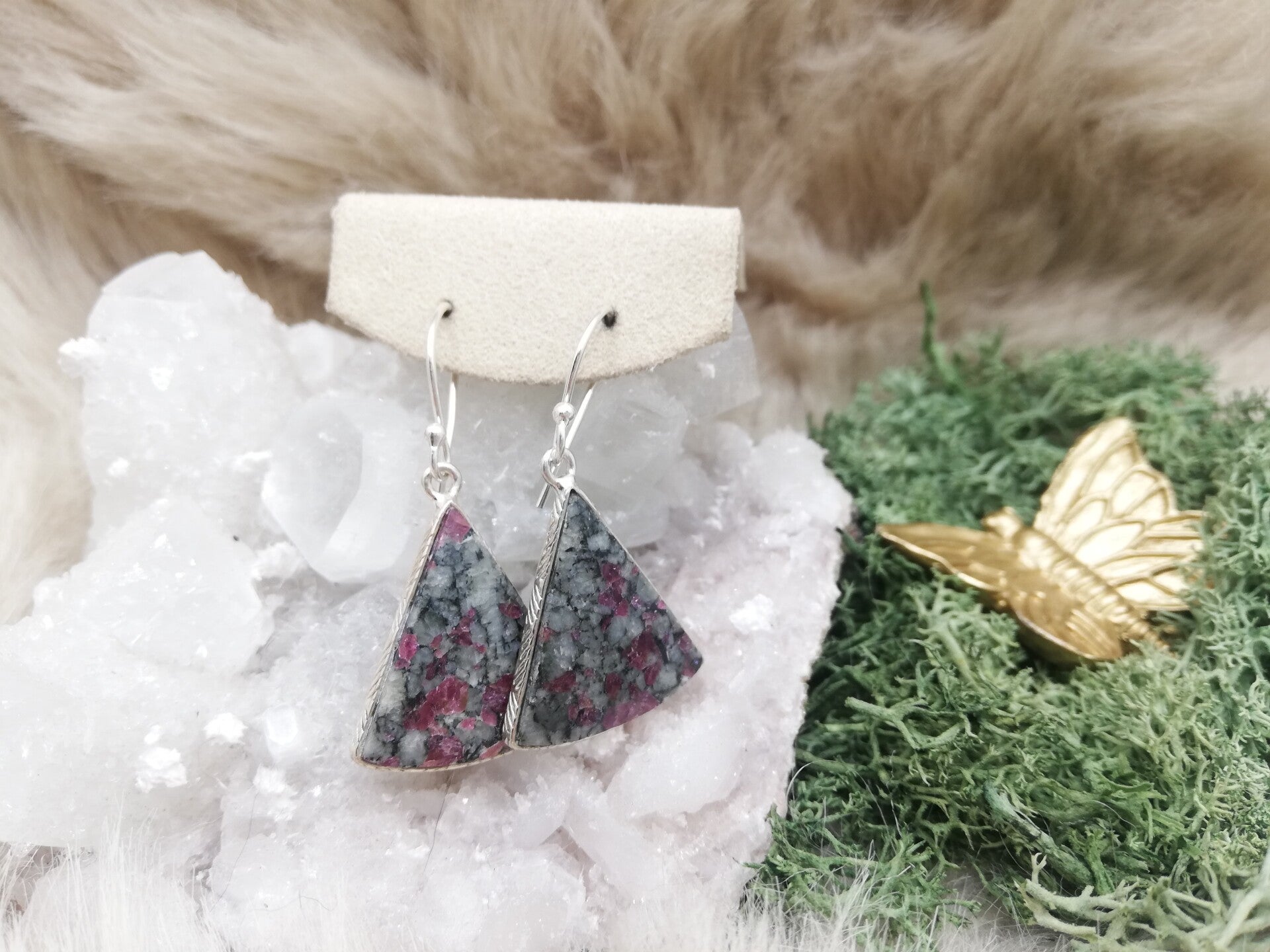 Eudialiet oorhangers